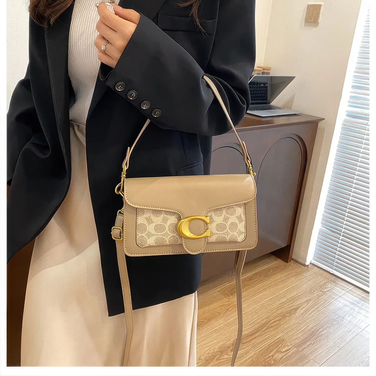 Bolsa Tabby Shoulder 26 Coach – Bege Monograma
