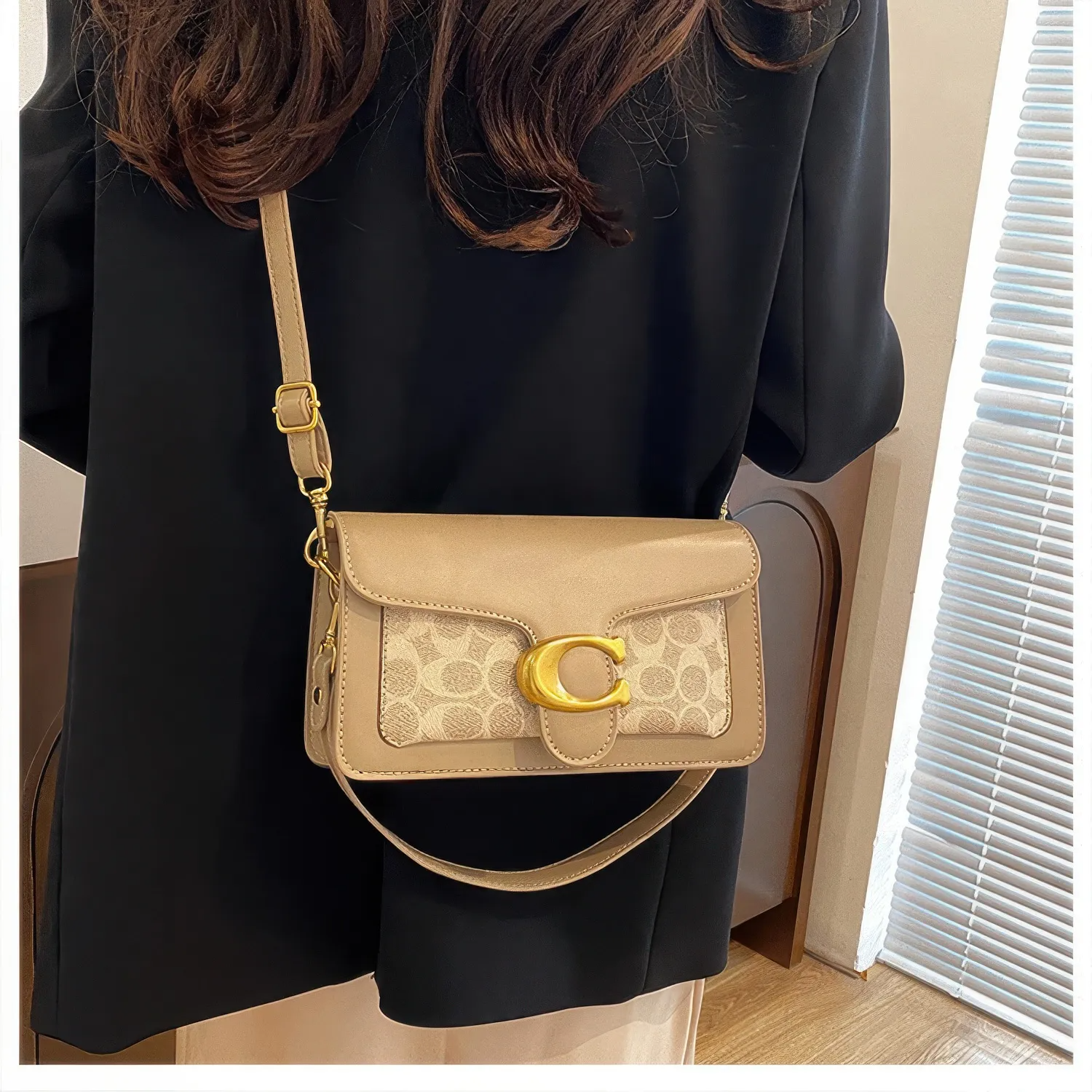 Bolsa Tabby Shoulder 26 Coach – Bege Monograma