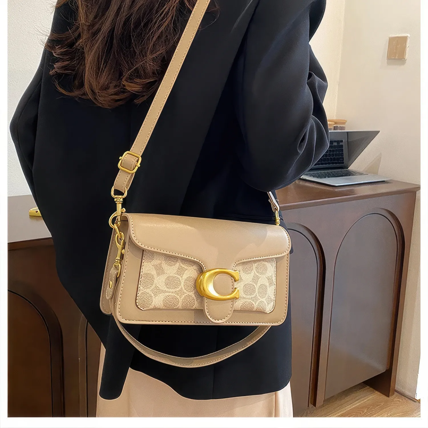 Bolsa Tabby Shoulder 26 Coach – Bege Monograma