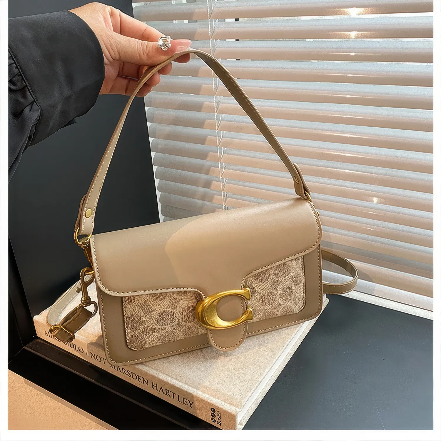 Bolsa Tabby Shoulder 26 Coach – Bege Monograma