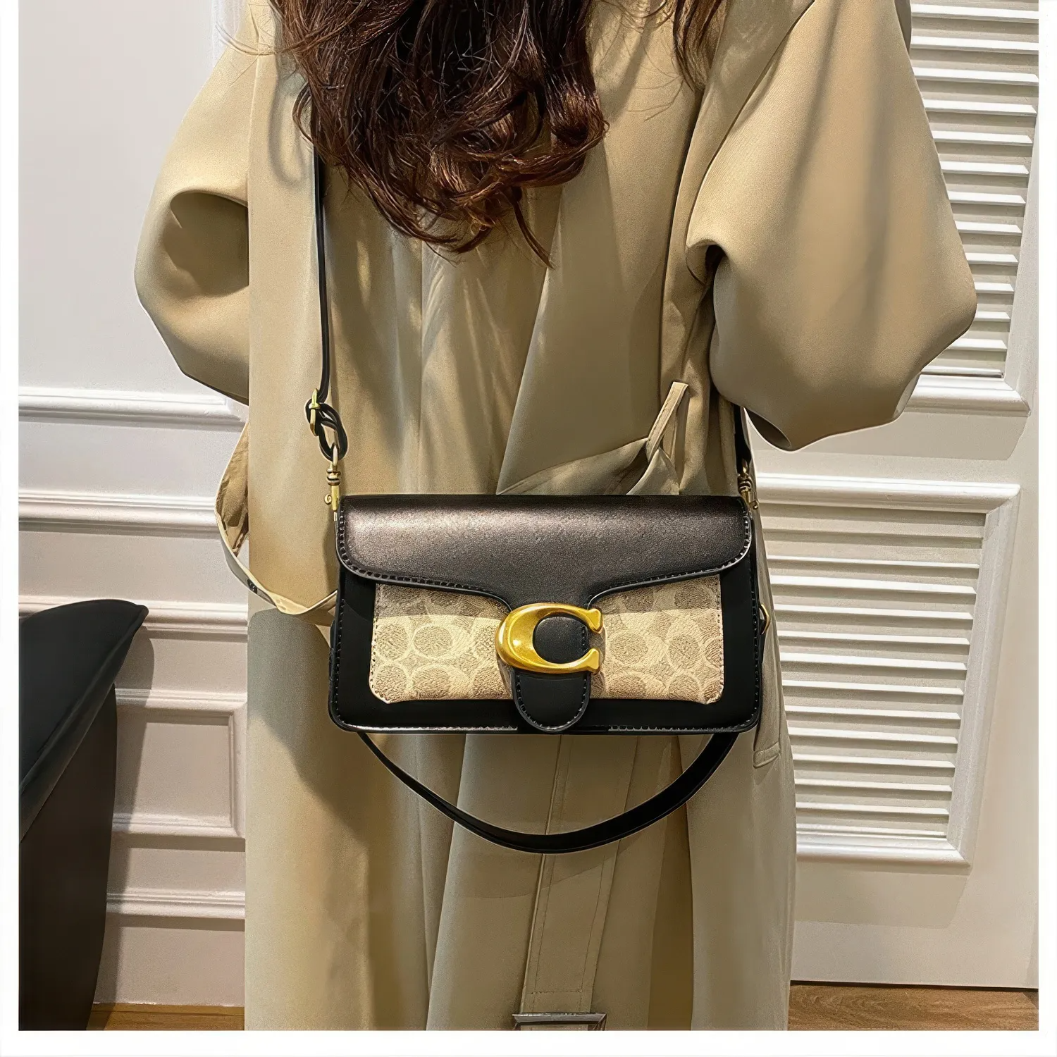 Bolsa Tabby Shoulder 26 Coach – Preto Monograma