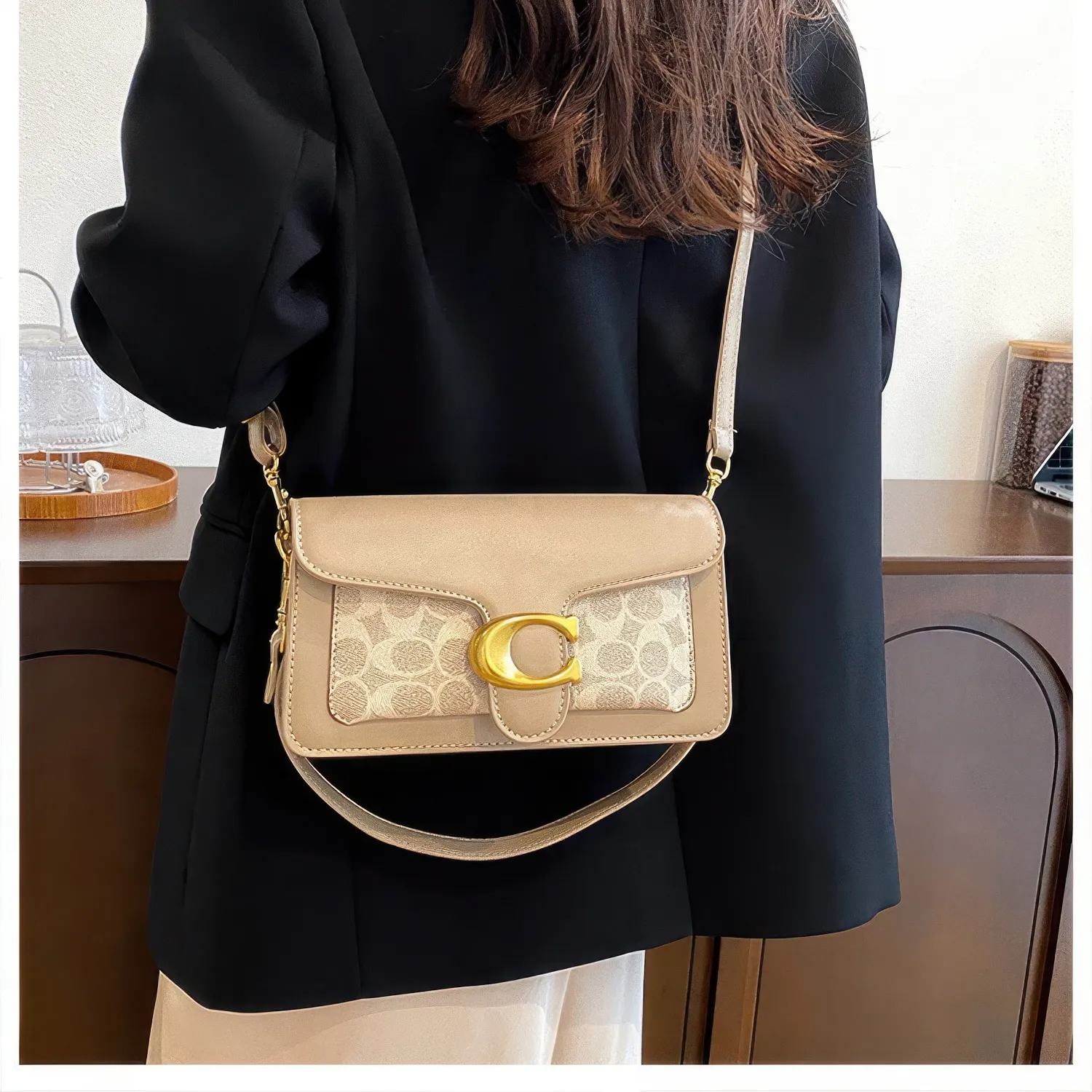 Bolsa Tabby Shoulder 26 Coach – Bege Monograma