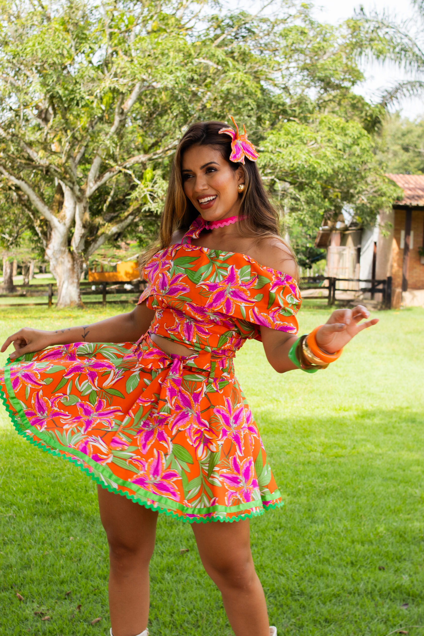 Conjunto Cropped junino Xita + Saia junina Xita floral + Flor Junina