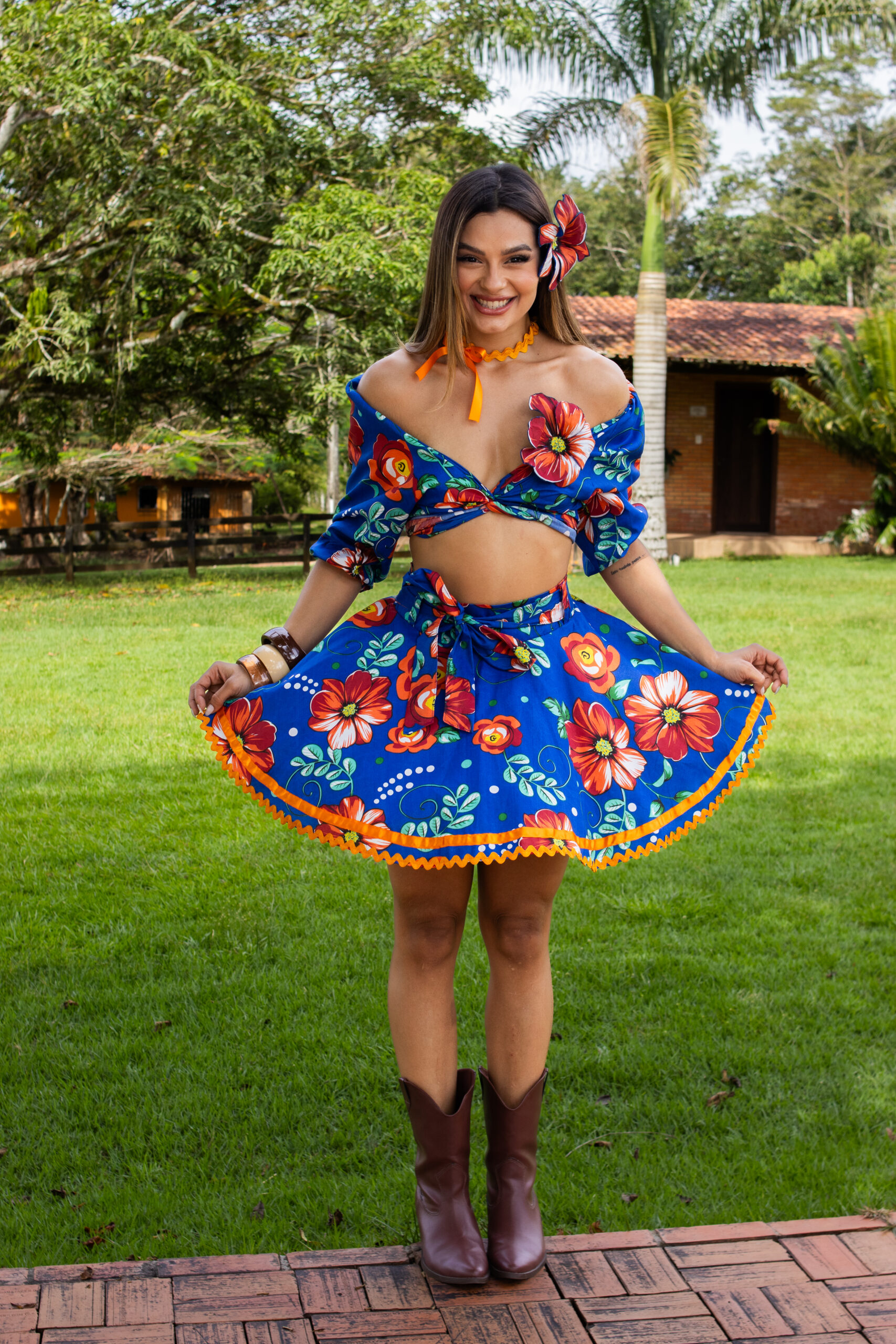Conjunto Cropped junino Xita + Saia junina Xita floral + Flor Junina