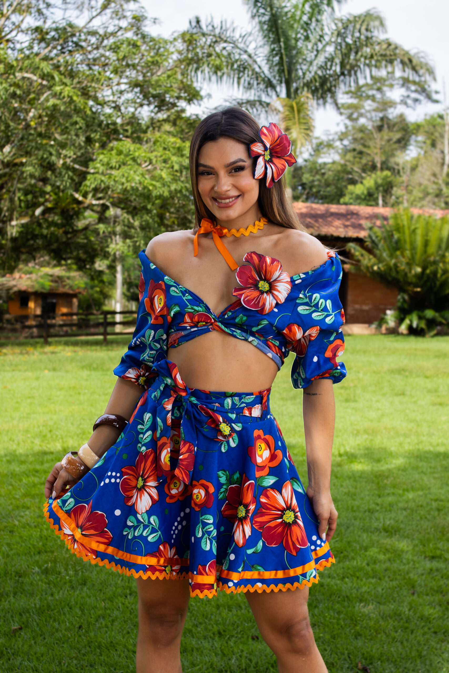 Conjunto Cropped junino Xita + Saia junina Xita floral + Flor Junina